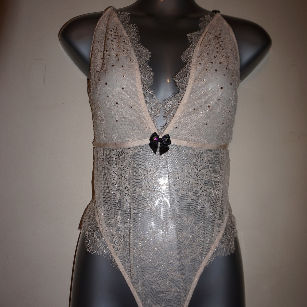 Victoria's Secret Chantilly Lace teddy Medium NWT